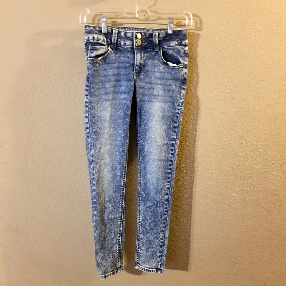 SO Girls Acid Wash Blue Jeans Whiskering Sanding on Legs Size 12